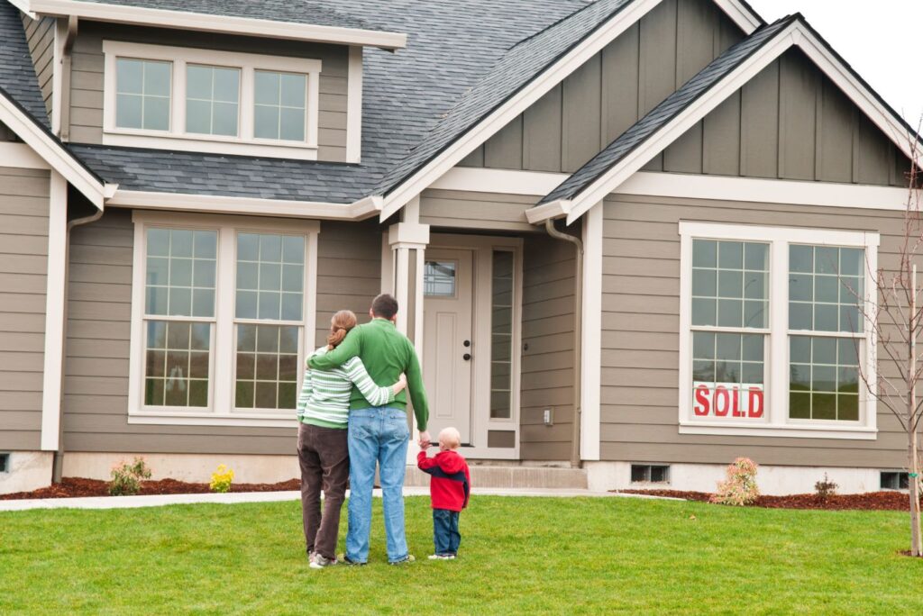 Family-looking-to-their-new-house.
